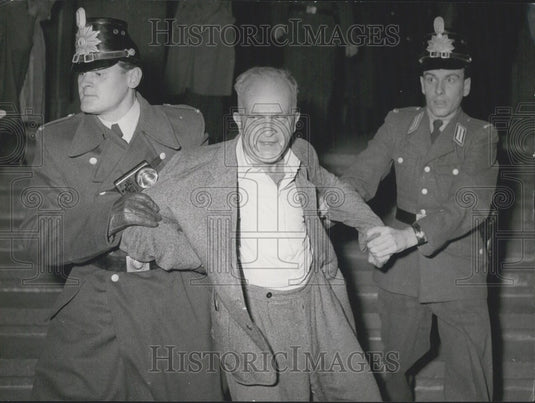 1953 Press Photo Schoeneberg Town-Hall-Madman Arrested-Historic Images