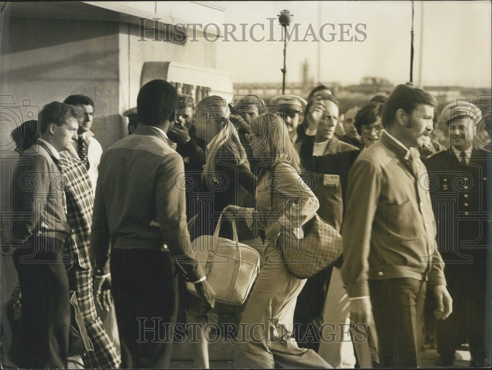 Press Photo American Passengers Freed After Being Croatian Pirates Hostages - Historic Images