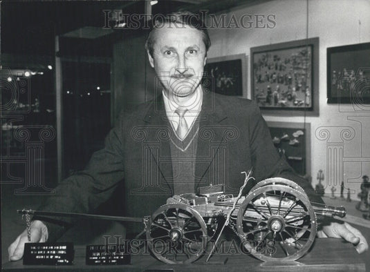 1980 Press Photo Clock-worker Claude Piecoup Presents Grivaudal Canon Model - Historic Images