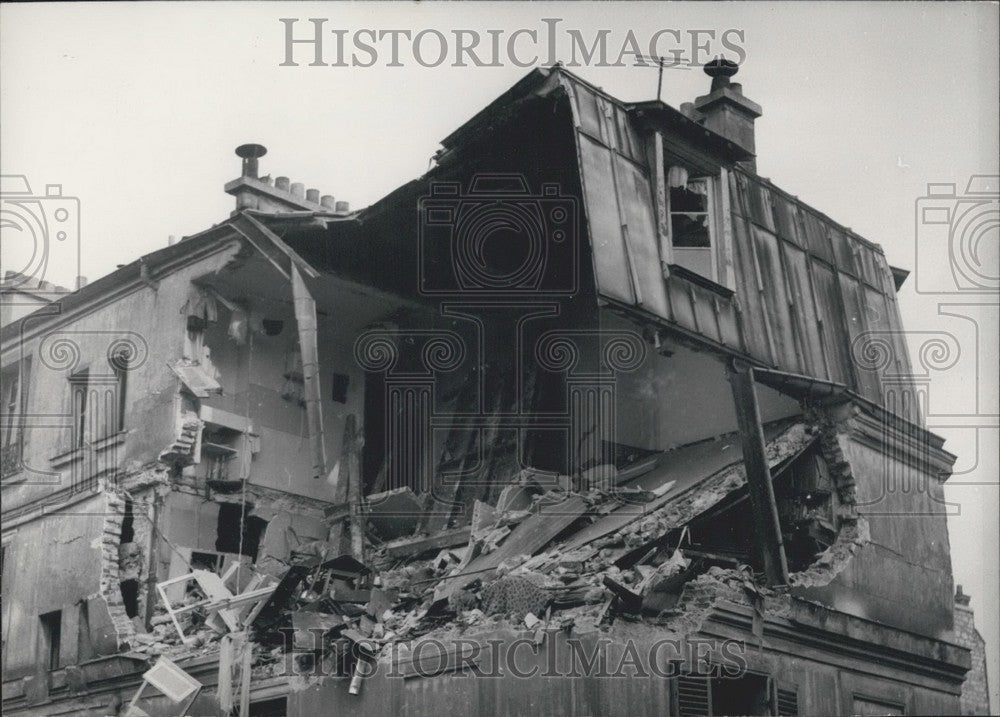 1960 Press Photo Explosion with Unknown Cause Damages Building-Historic Images