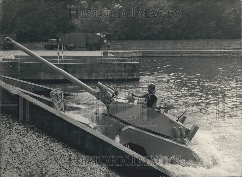 1979 New Small Amphibious Anti-Tank: The "ERC 90" - Historic Images