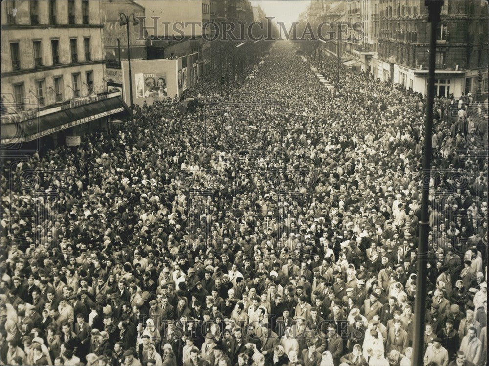 Press Photo 200,000 People Mourn the Victims of the Charonne Massacre - Historic Images