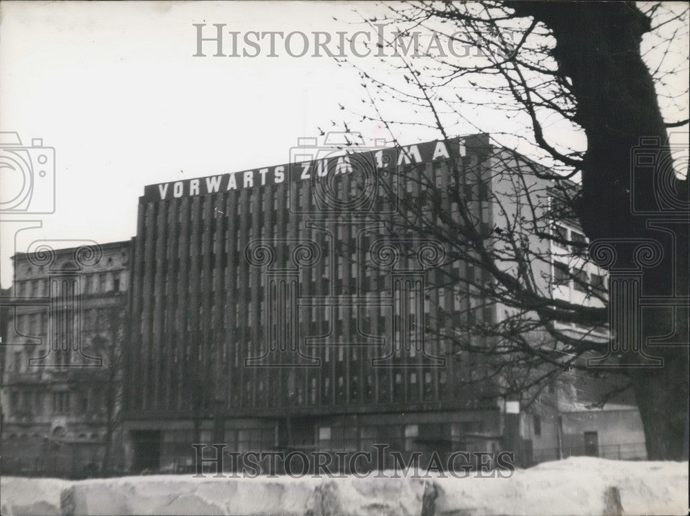1953 Press Photo East Berlin Building - May 1 Celebration.-Historic Images