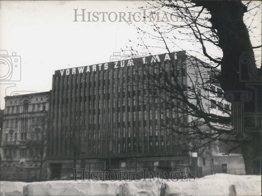 1953 Press Photo East Berlin Building - May 1 Celebration.-Historic Images
