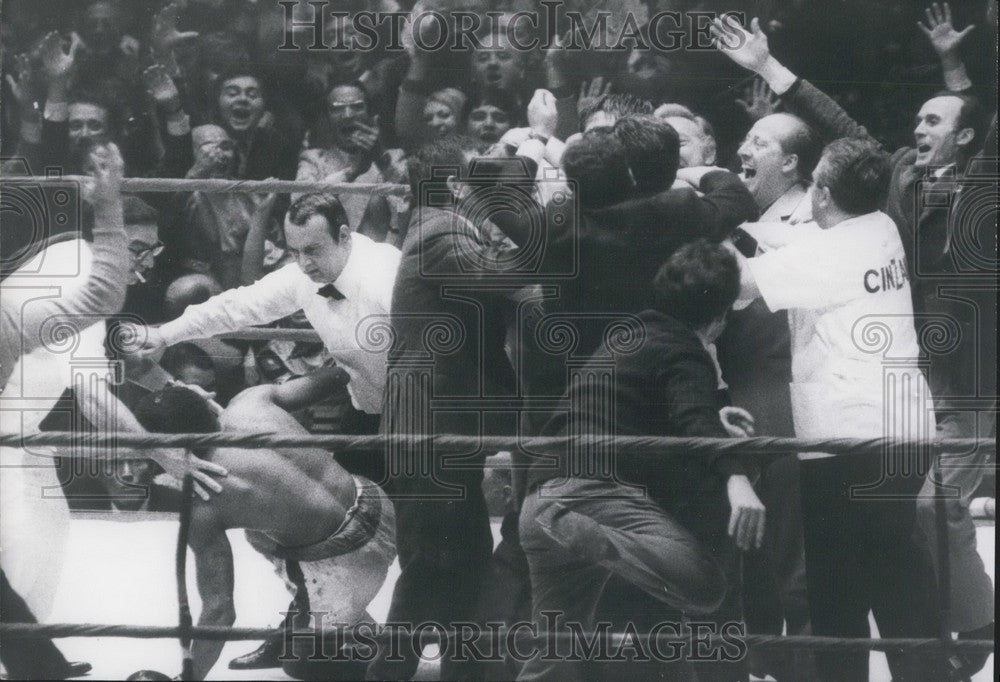 1969, Benventuti Supporters Enter Ring While Rodriguez Still Aground - Historic Images