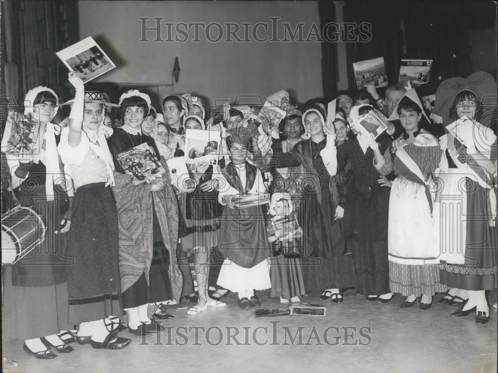 1967 Press Photo Regional Folk Group Members Give ORTF Folk CDs to Play on Radio - Historic Images