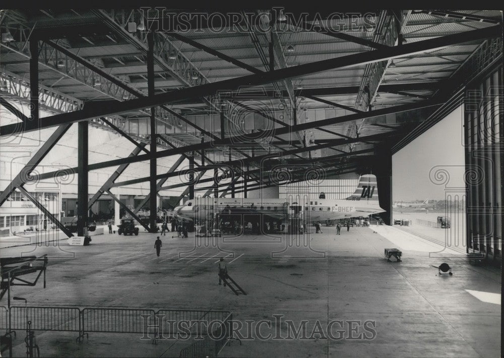 1960 Press Photo Interior of an Orly Airport Hangar - Historic Images