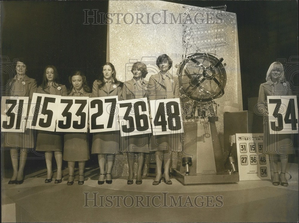 1976 Press Photo First Drawing of the National Lottery in Paris - Historic Images