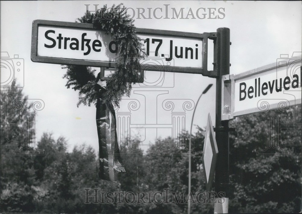 1960 Press Photo Signs in Germany for Campaign for the Day of unity-Historic Images