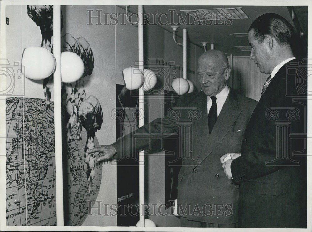 1955 Press Photo Interior Minister Dr. Schroeder at Air Defense Exhibition. Bonn-Historic Images