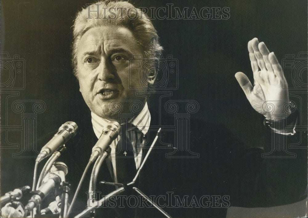 1973 Press Photo Jean Claude Servan Schreiber During Speech Nantes Conference - Historic Images