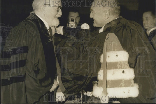 1965 Press Photo Paleontology Professor George Gaylord Simpson & Jean Roche - Historic Images