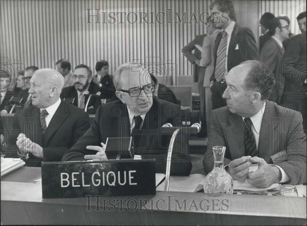 1977 Press Photo O.E.C.D. Conference: Henri Simonet, Lonnoy, and Groothaert - Historic Images