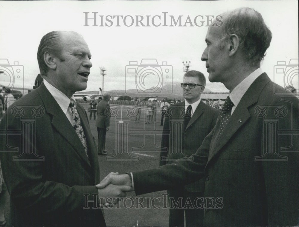 1974 Press Photo Giscard d&#39;Estaing &amp; Gerald Ford Fort de France Airport - Historic Images