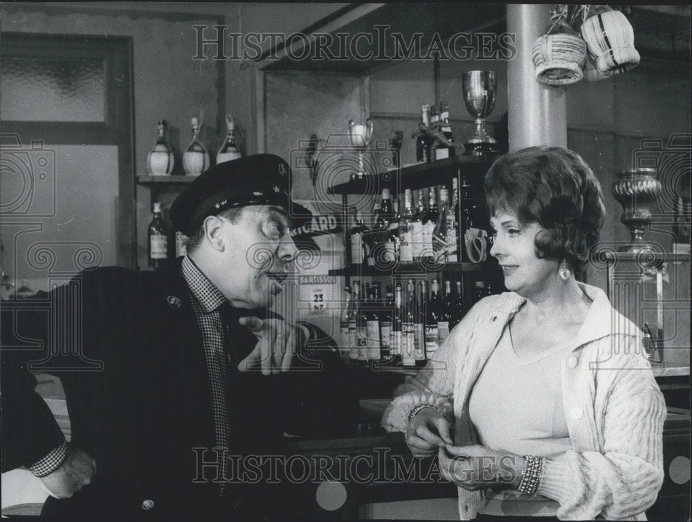 1962 Press Photo Fernandel & Arletty Film "A Trip to Biarritz" Scene - Historic Images