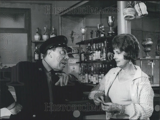 1962 Press Photo Fernandel & Arletty Film "A Trip to Biarritz" Scene - Historic Images