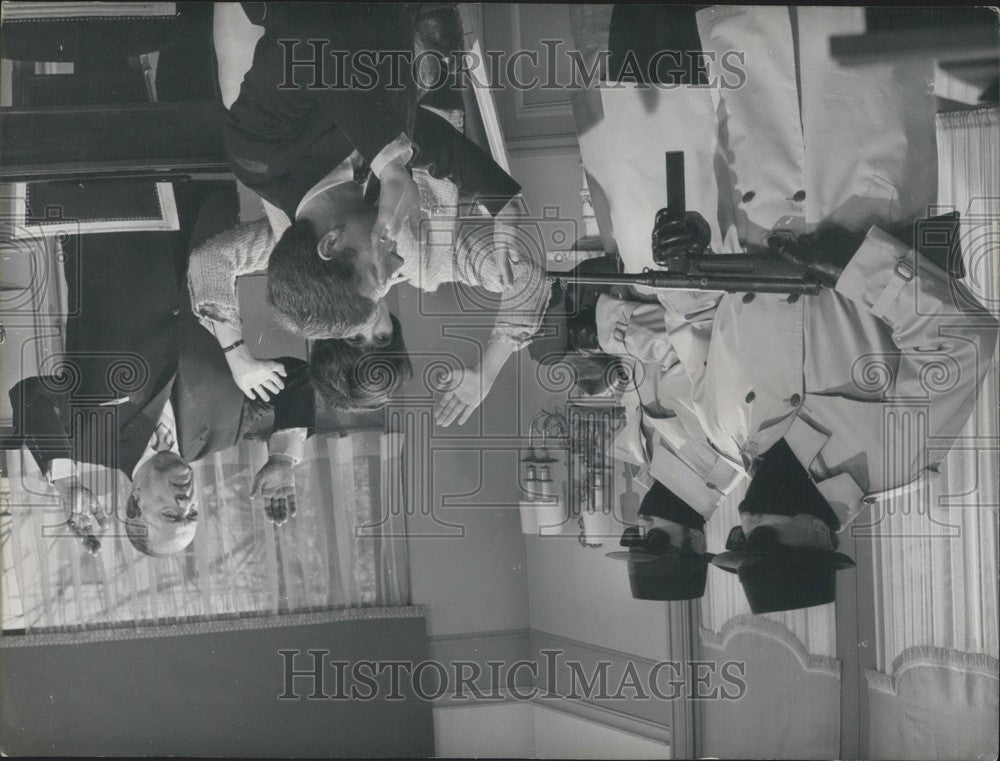 1966 Press Photo Fernandel & Georges Descrieres Attack Jewelry Store (Movie)-Historic Images