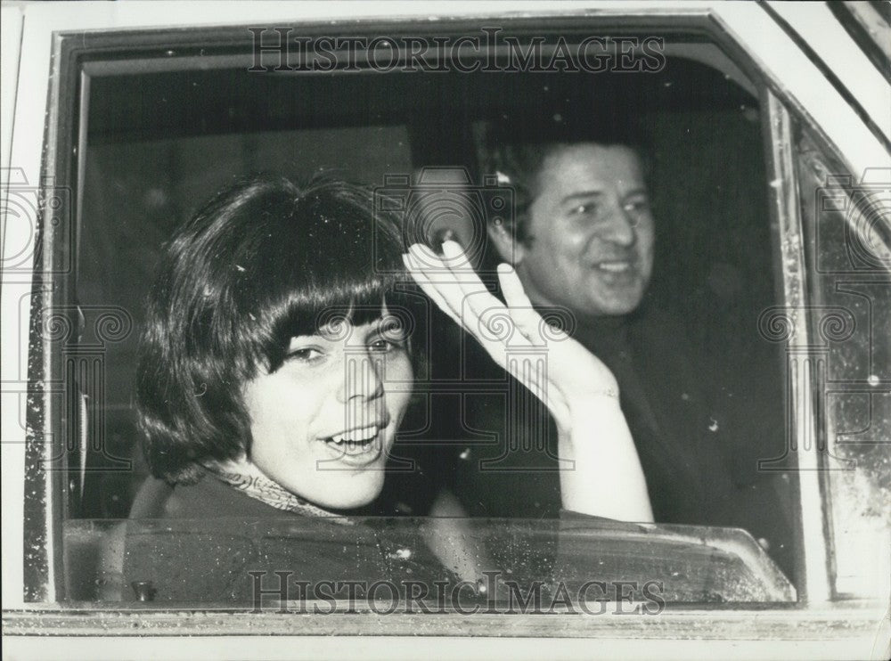 1969 Press Photo Annie Famose in Fred Mela&#39;s Car - Historic Images