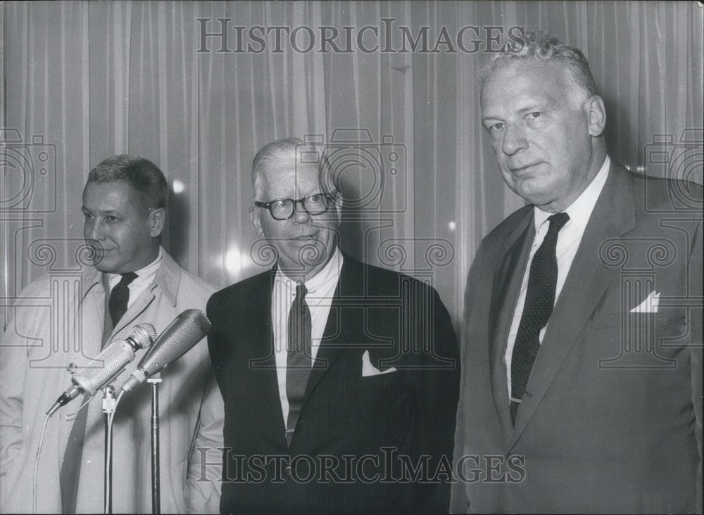 1965, Mr Deming Sec of Treasury Fowler and George Ball in Paris - Historic Images