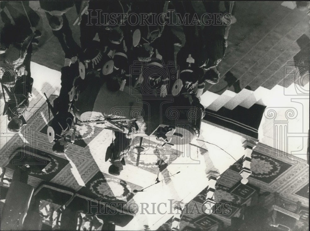 1975 Press Photo Soldiers Cary Claudillo General Franco's Coffin Towards Tank-Historic Images