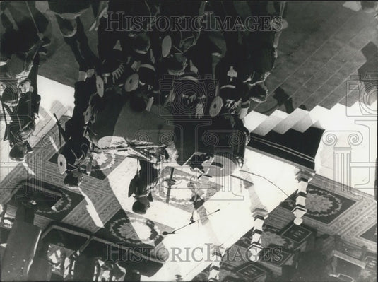 1975 Press Photo Soldiers Cary Claudillo General Franco's Coffin Towards Tank-Historic Images