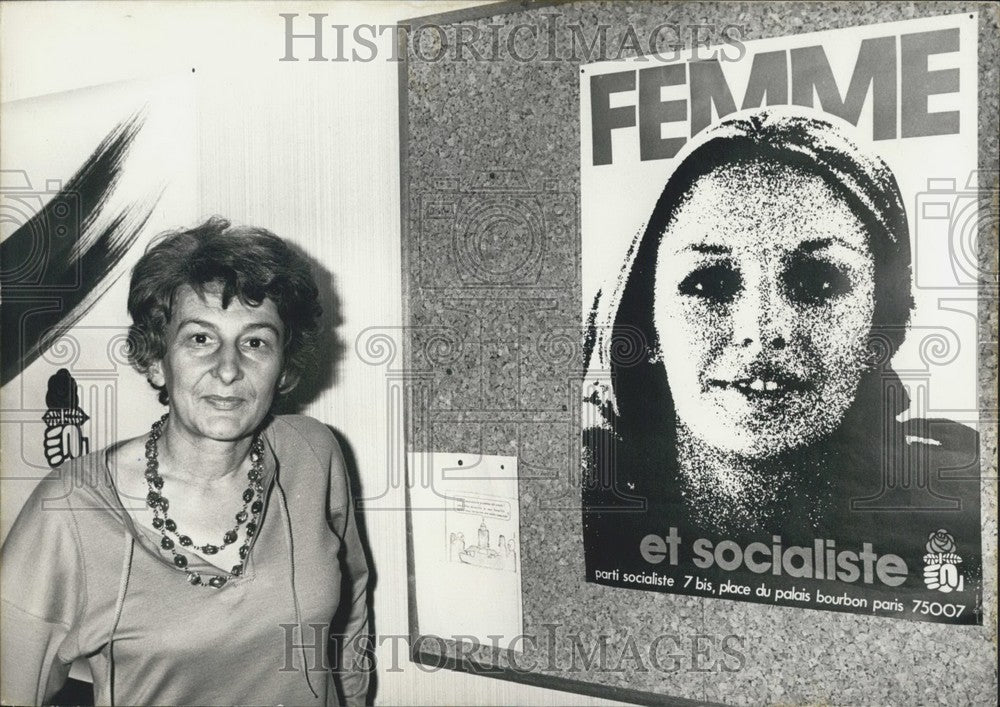 1977 Press Photo Yvette Roudy Socialist Party Headquarters Desk - Historic Images