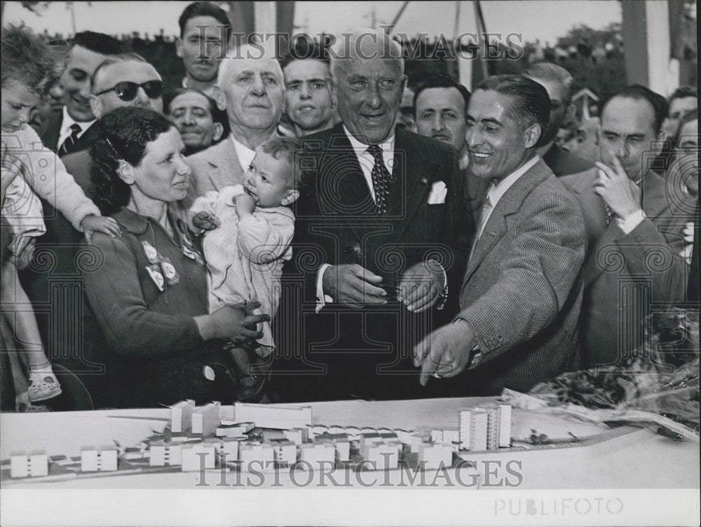 1953 Press Photo Lauro Model Village with Mayor-Historic Images