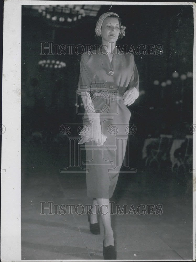 Press Photo German Fashion. Street Dress "Fastell" of Alpaca. House of Lauer. - Historic Images