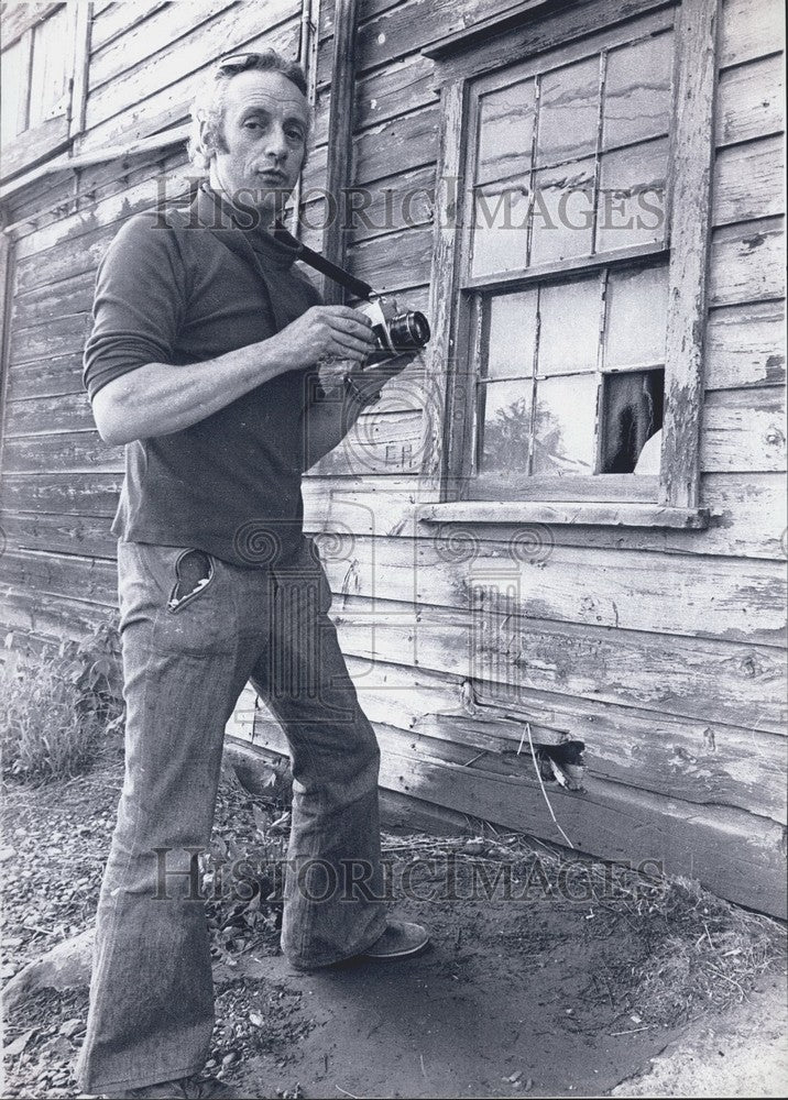 1984 Helmut Binder in His Garden, Ingersheim, Germany - Historic Images