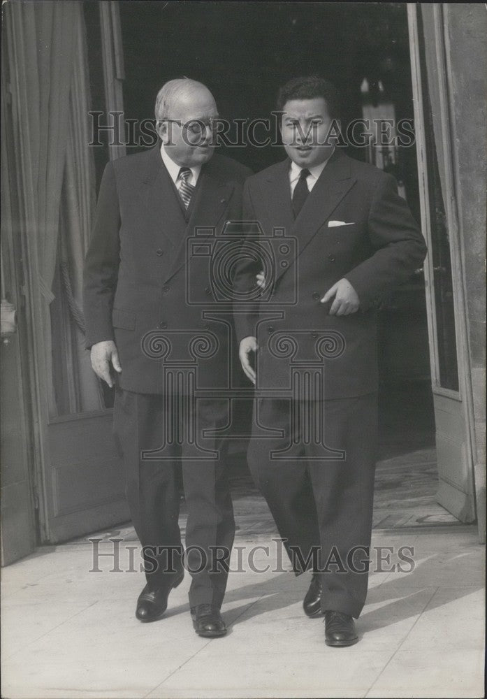 1953, President Auriol & Cambodia King in Elysee Palace Garden - Historic Images