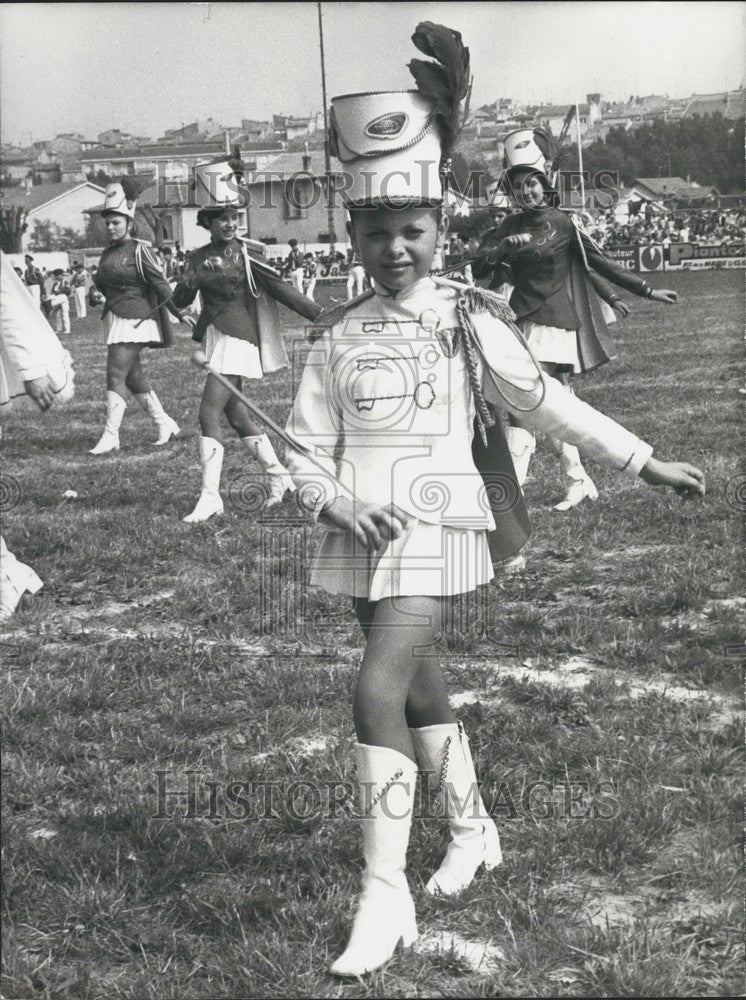 1972 Press Photo Simone Mathieu Avignon Majorettes Parade-Historic Images