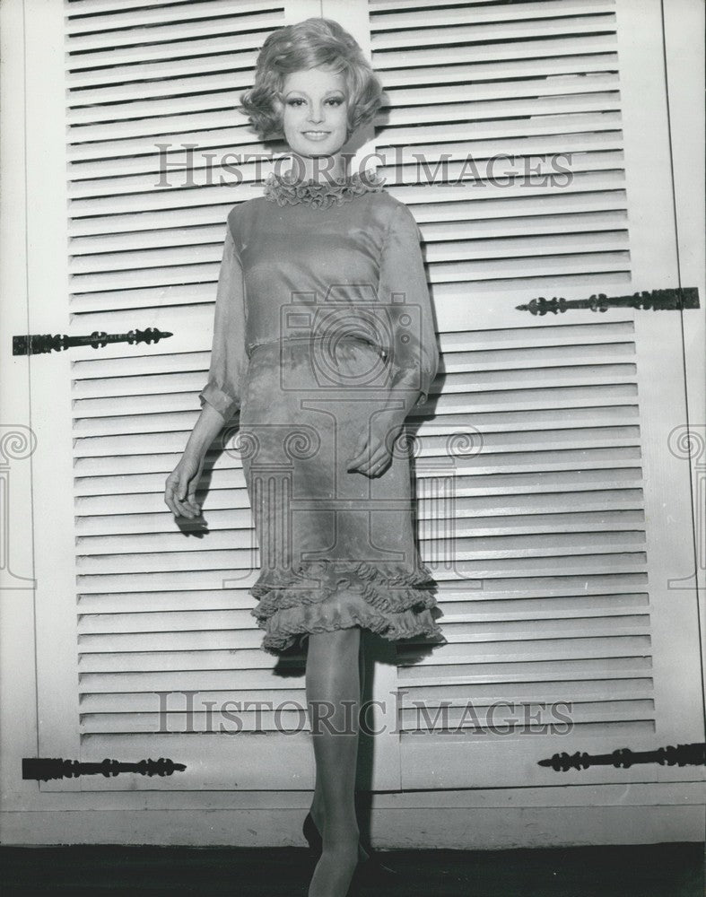 1962, 22-Year-Old Louis Feraud Model Bella Arbenz Presents Fall Dress - Historic Images