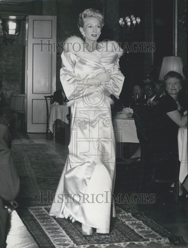 1956, Fashion Designer Heinz Schulze-Varell. Munich. "Furore" mockup. - Historic Images