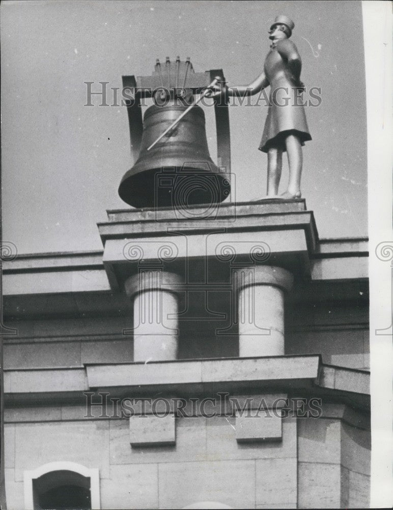 1965 Press Photo The hand less clock in Brussels-Historic Images