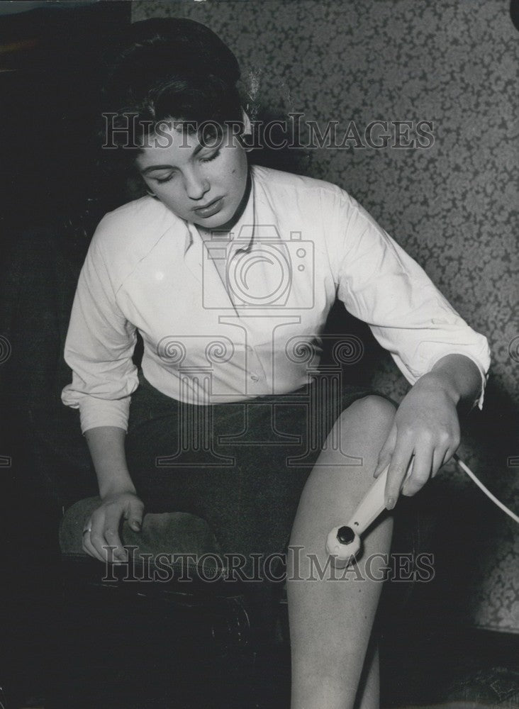 1956 Press Photo German Massage Instrument. The "Novavon." Berlin "Green Week" - Historic Images