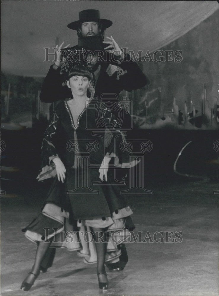 1976 Press Photo Singer Mireille Mathieu Dances Flamenco &quot;Number One&quot; TV Show - Historic Images