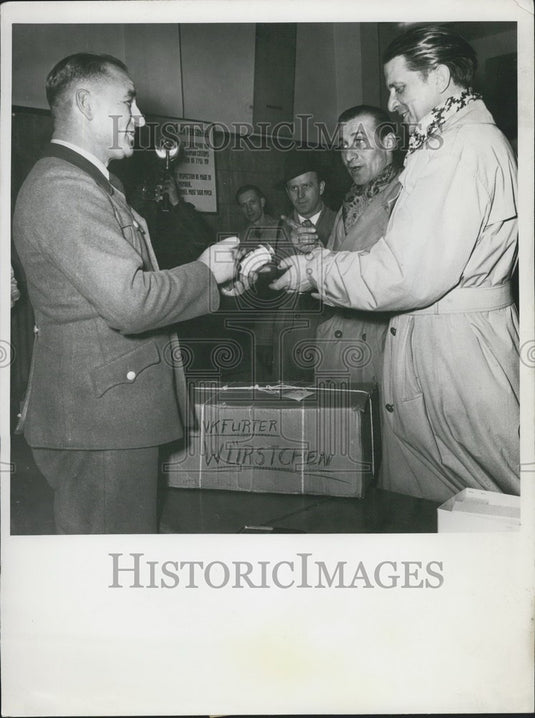 1951 Press Photo Hans Bertram and Benno Wundshammer. World Trip.-Historic Images