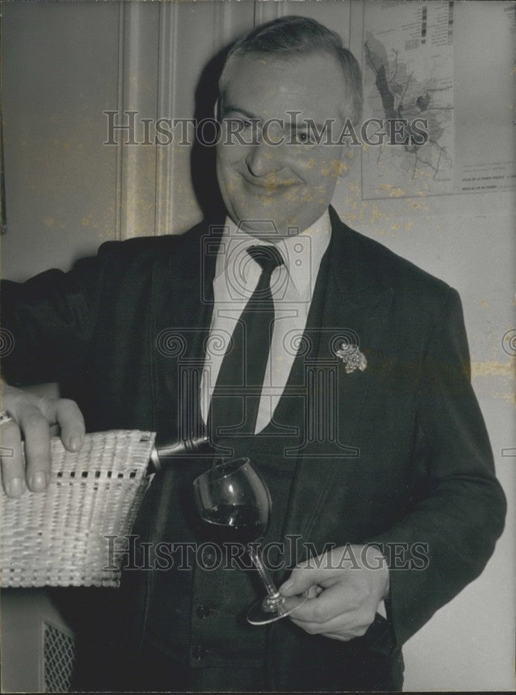 1971, The Best Parisian Sommelier Gilbert Letort - Historic Images