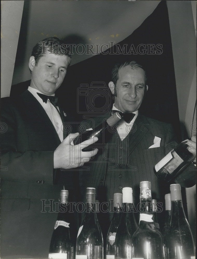 1972 Press Photo Two Sommeliers: J.M. Stoeckel and Francois Lepelley-Historic Images