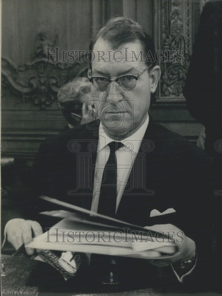 1968 Press Photo Schiettinger (Germany) Attends OECD Meeting Pairs-Historic Images