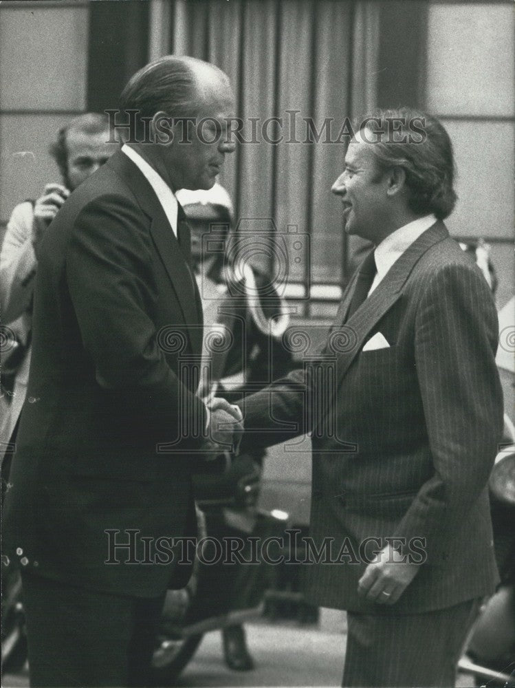 1975 Press Photo President Gerald Ford Shakes Gaston Thorn (Luxembourg PM) Hand - Historic Images