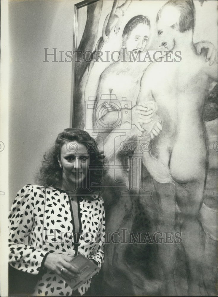 1979, Cristina Rubalcava With Painting Parisian Gallery Exposition - Historic Images