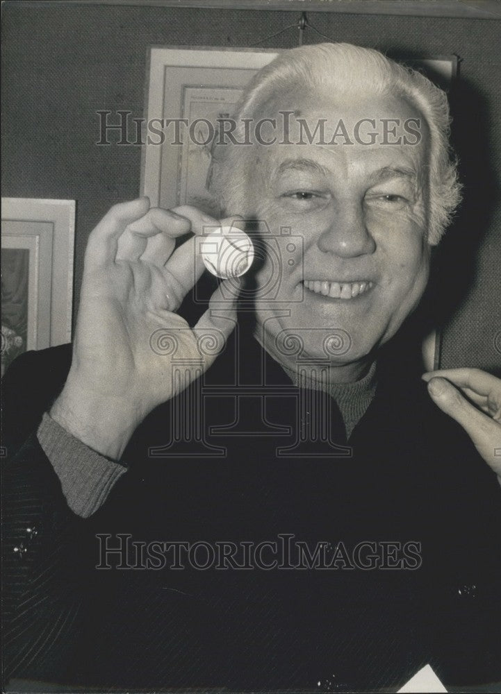 1971 Raymond Rouleau Shows Grand Prix Dominique Director Prize Medal - Historic Images