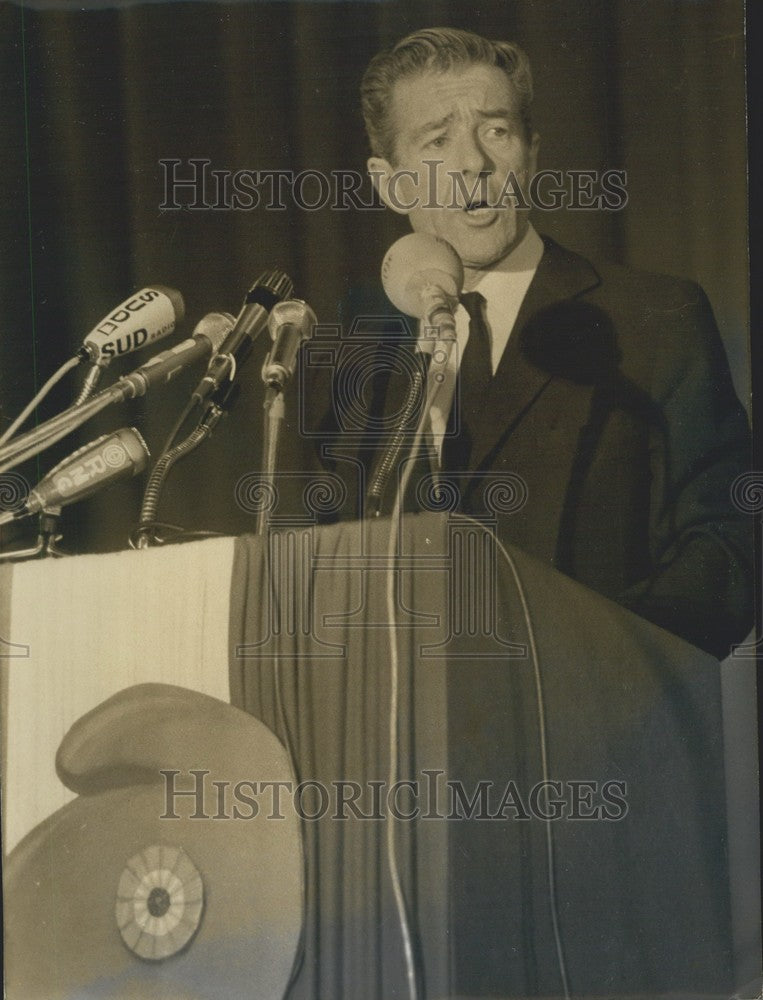 1973 Press Photo Jean-Jacques Servan-Schreiber at Radical Party Meeting in Paris - Historic Images