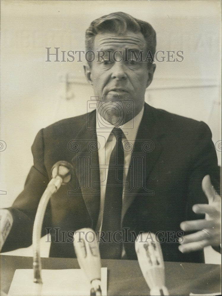 1972 Press Photo Jean-Jacques Servan-Schrieber at a Press Conference - Historic Images