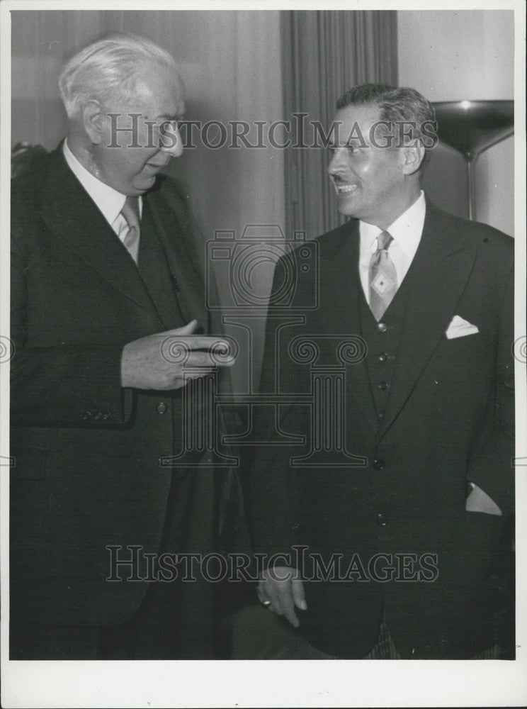 1954, El Salvador Parliament Jose Maria Peralta Salazar. Germany. - Historic Images