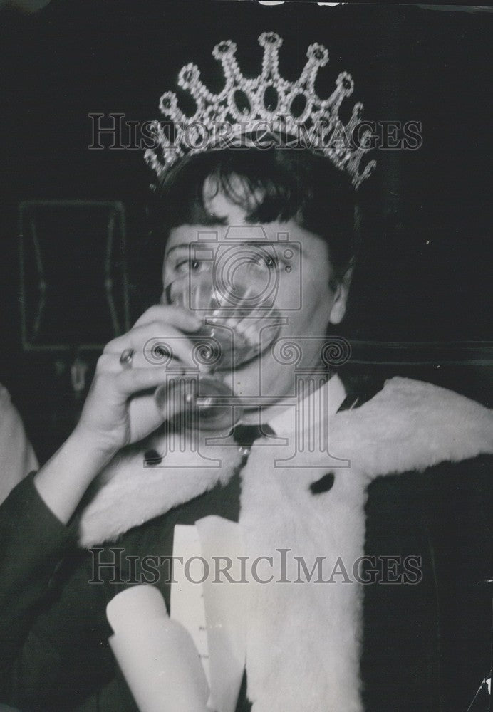 Press Photo Rolande Graste Named Queen for a Day Celebrates in Champagne - Historic Images