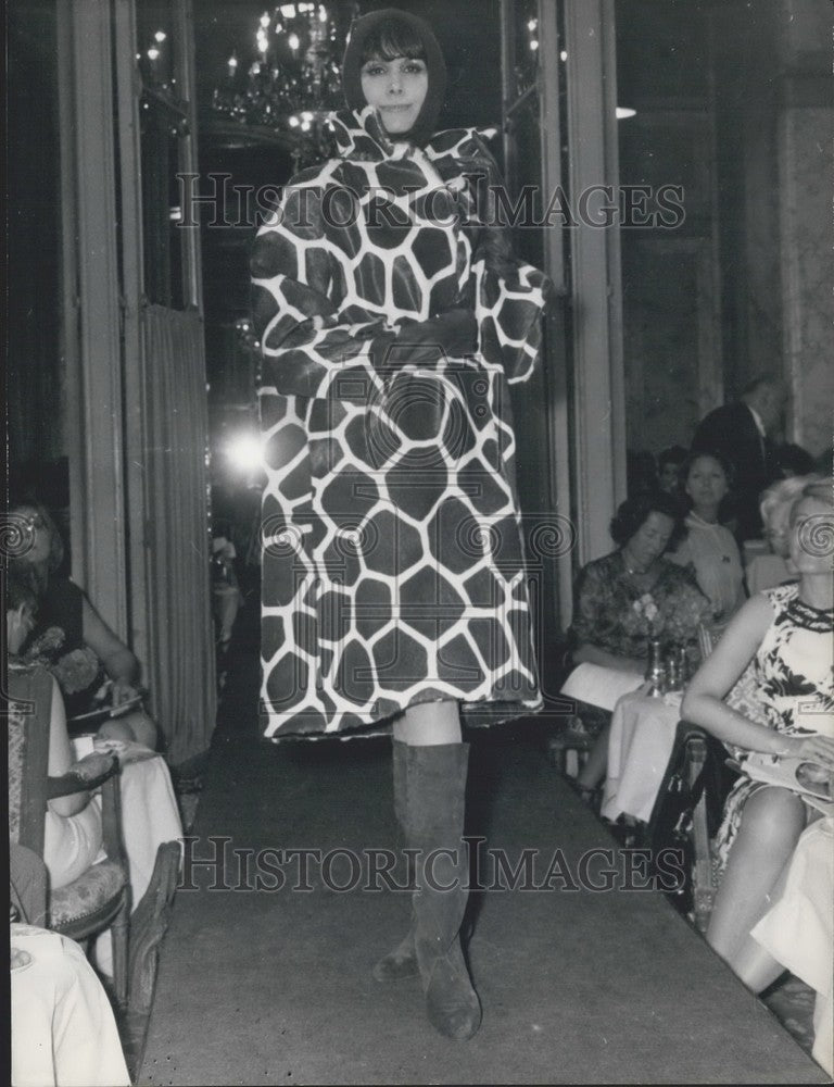 1963, Fall-Winter Chombert Giraffe Raincoat &amp; Matching Boots - Historic Images