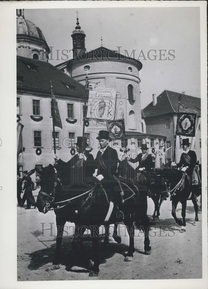 1952 Horse Procession in Wine Garden. Germany. - Historic Images