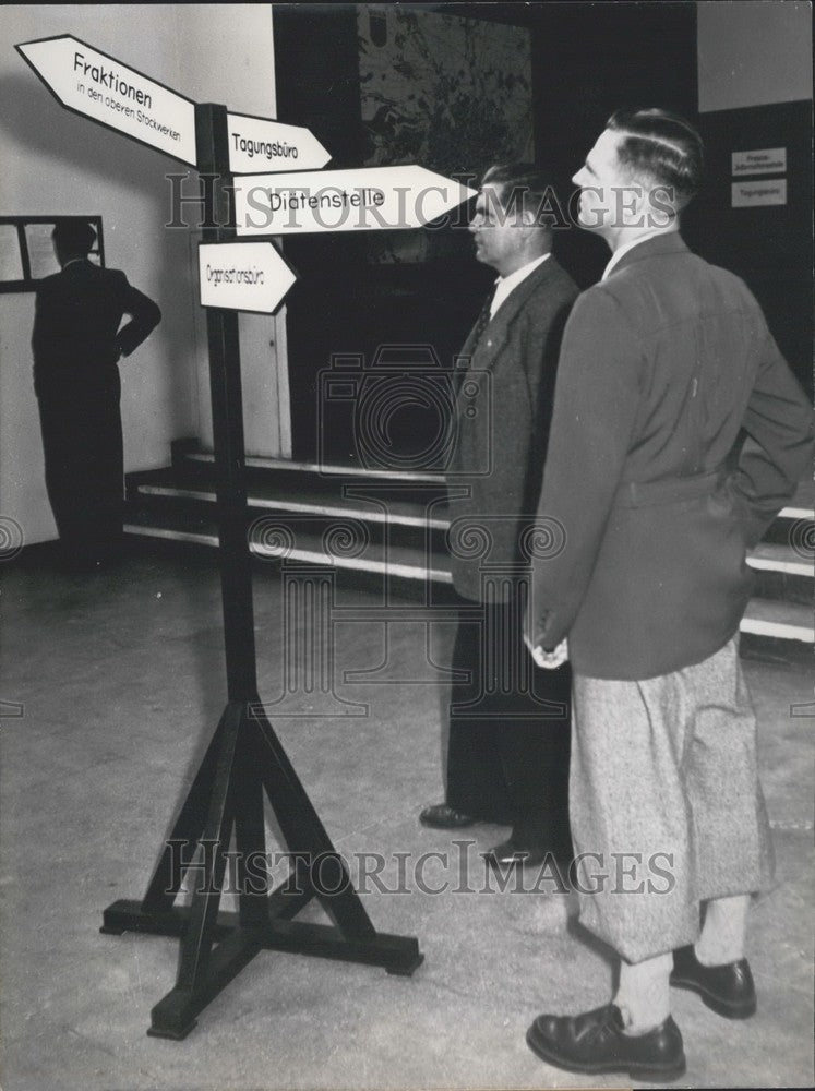 1953, Finger Posts, White House, Bonn - Historic Images